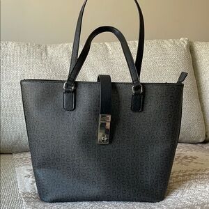 Guess Black Signature Tote Bag